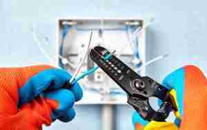 Factors to Consider When Hiring a Right Industrial Electrician